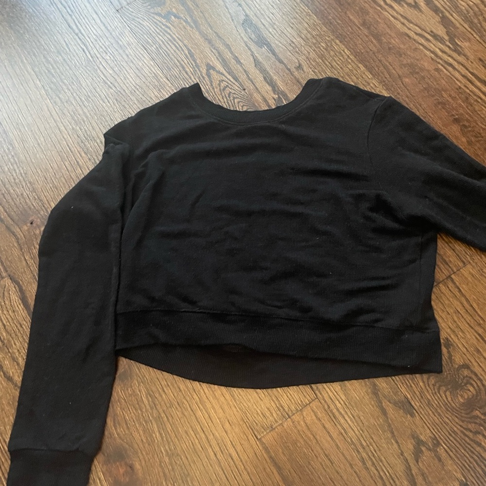 Black long sleeve cropped